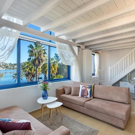 Blue Gem Apartment *